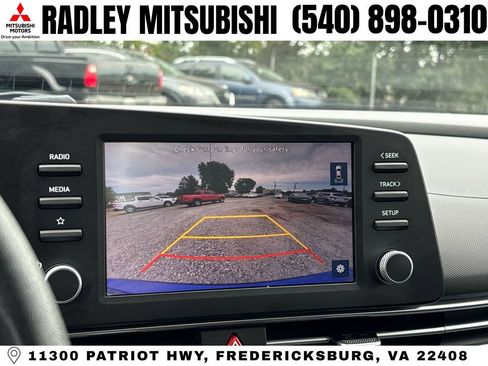 Used 2023 Hyundai Elantra SEL w/ Cargo Package FWD image 9
