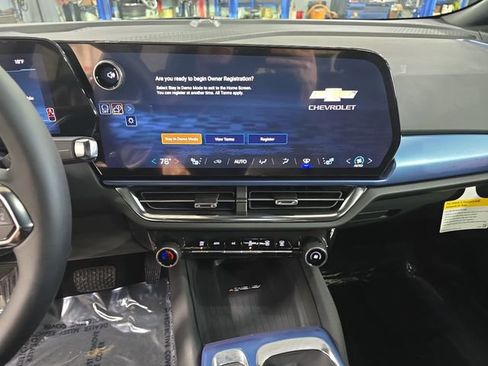 New 2026 Chevrolet Equinox EV LT image 21