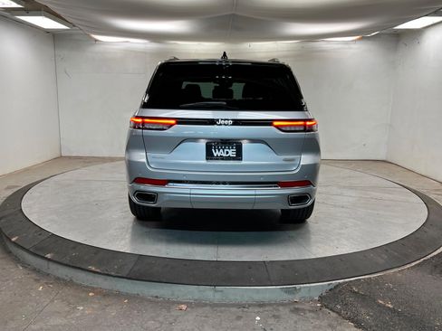 Used 2024 Jeep Grand Cherokee Summit image 4