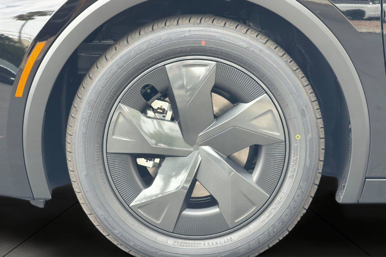 New 2027 Toyota Prius LE FWD image 33