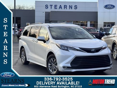 Used 2024 Toyota Sienna XLE image 1