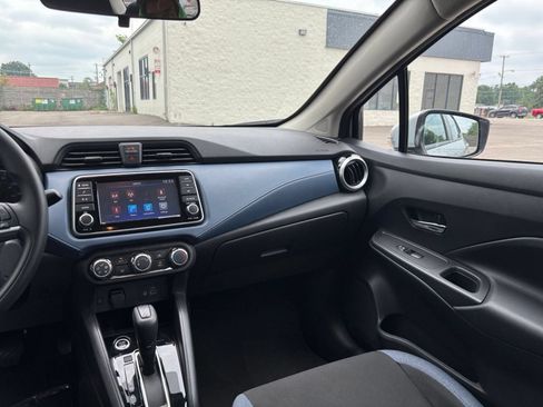 Used 2025 Nissan Versa SV FWD image 34