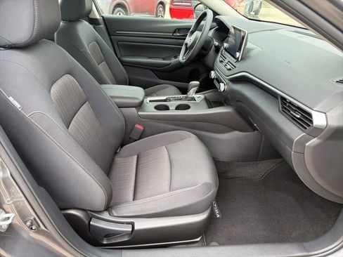 Used 2025 Nissan Altima 2.5 S FWD image 12