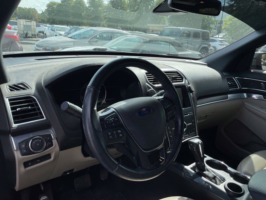 Used 2018 Ford Explorer Limited w/ Equipment Group 301A FWD image 7