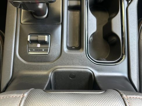 Used 2025 GMC Sierra 1500 AT4 w/ AT4 Premium Package AWD/4WD image 19