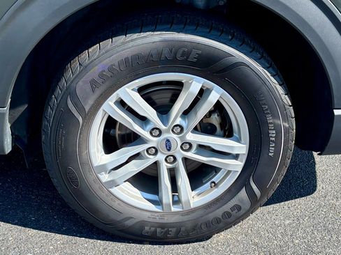 Used 2022 Ford Explorer XLT image 9