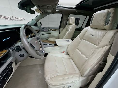 Used 2022 Cadillac Escalade ESV Sport Platinum w/ Heavy-Duty Trailer Package image 25