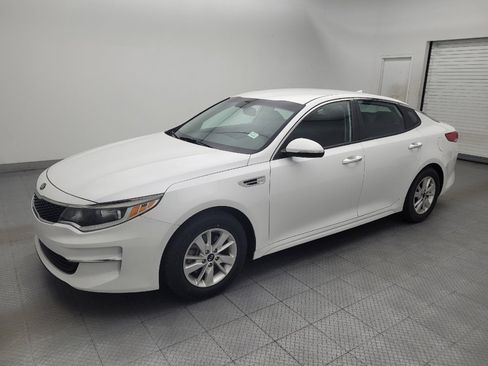 Used 2017 Kia Optima LX w/ Convenience Plus Package FWD image 2