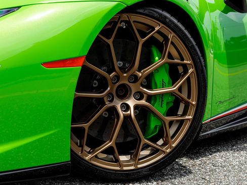 Used 2018 Lamborghini Huracan Performante AWD/4WD image 34