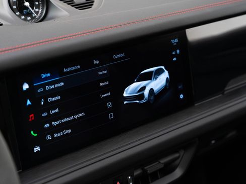 Used 2025 Porsche Cayenne GTS image 27