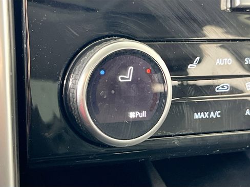 Used 2024 Land Rover Discovery S image 21