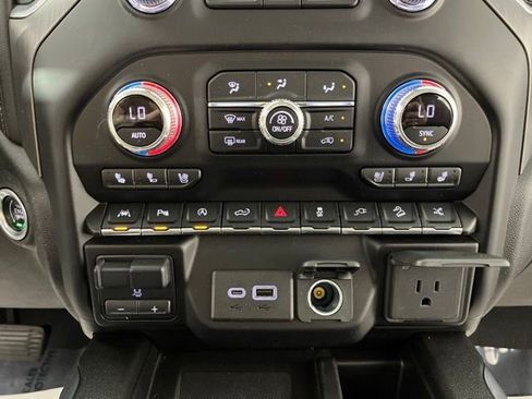 Used 2021 GMC Sierra 1500 Denali w/ Denali Ultimate Package AWD/4WD image 26