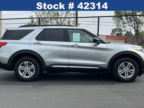 Certified 2024 Ford Explorer XLT w/ Equipment Group 202A image 4