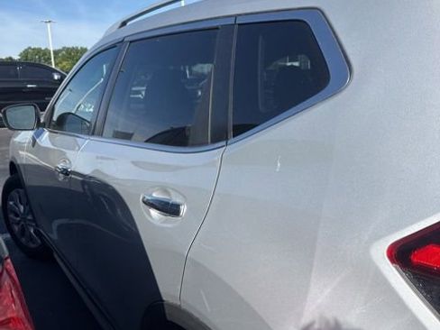 Used 2017 Nissan Rogue S w/ S Appearance Package FWD image 3