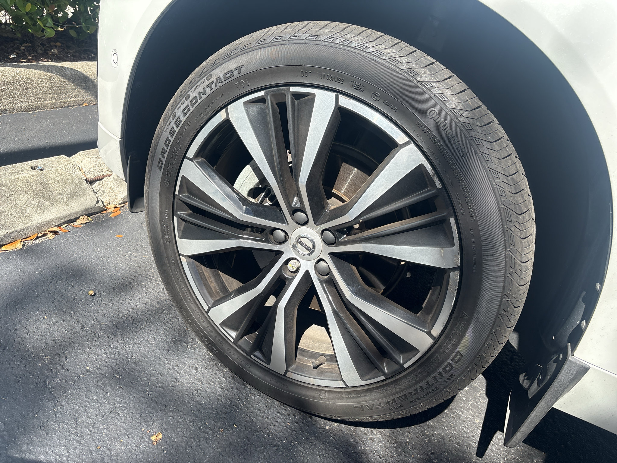 Used 2025 Volvo XC60 B5 Plus w/ Protection Package Premier AWD/4WD image 23