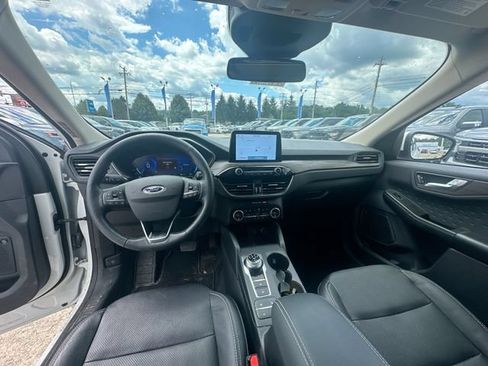 Used 2020 Ford Escape Titanium AWD/4WD image 24