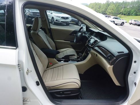 Used 2016 Honda Accord Touring image 16