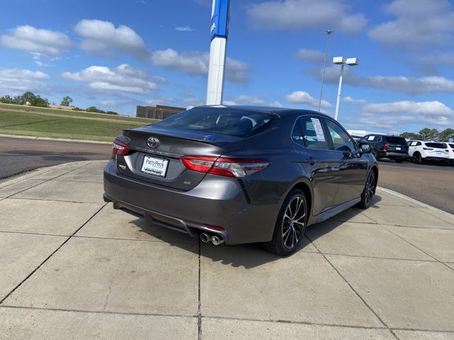 Used 2018 Toyota Camry SE FWD image 11