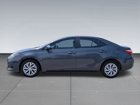 Used 2018 Toyota Corolla LE FWD image 2