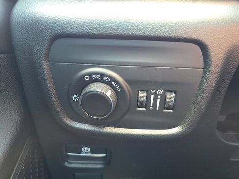 Used 2025 Jeep Grand Cherokee L Laredo AWD/4WD image 11