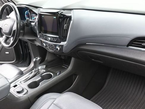 Used 2019 Chevrolet Traverse Premier w/ Driver Confidence II Package FWD image 26