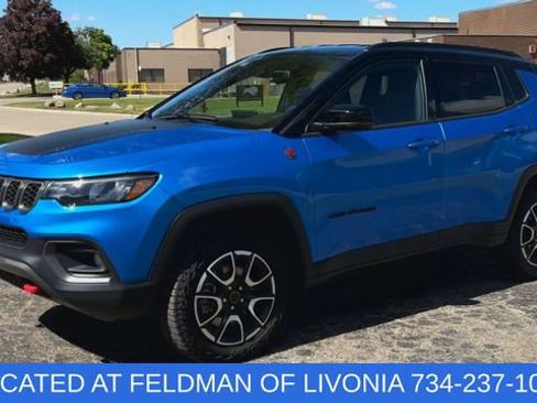 Used 2025 Jeep Compass Trailhawk AWD/4WD image 4