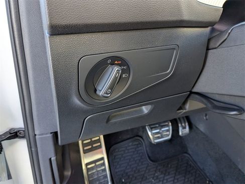 Used 2024 Volkswagen Tiguan SE R-Line image 21