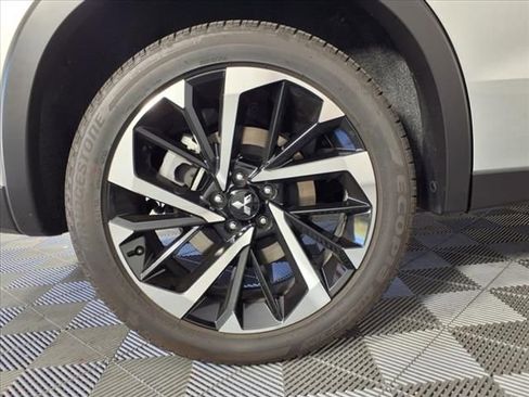 Used 2024 Mitsubishi Outlander SE image 35