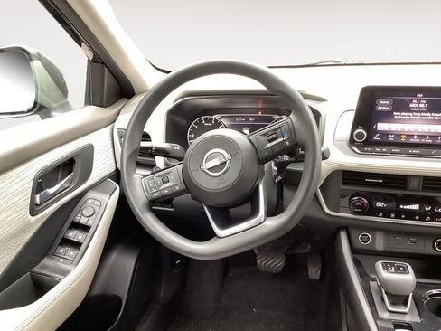 Used 2023 Nissan Rogue SV image 12