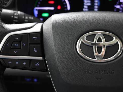 Used 2021 Toyota Sienna XLE image 28