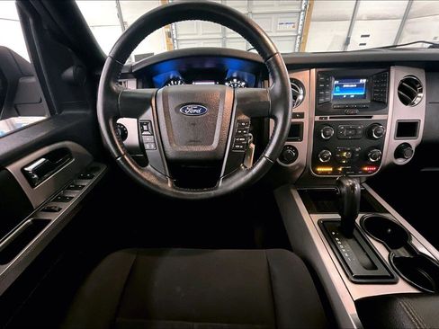 Used 2017 Ford Expedition XLT image 6
