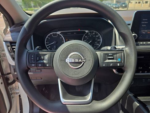 Used 2023 Nissan Rogue SV AWD/4WD image 17