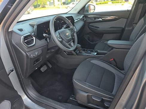 Used 2025 Chevrolet TrailBlazer LT AWD/4WD image 8