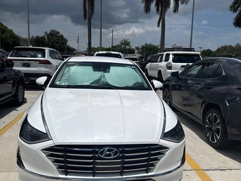 Used 2023 Hyundai Sonata SE w/ Preferred Accessory Package FWD image 6