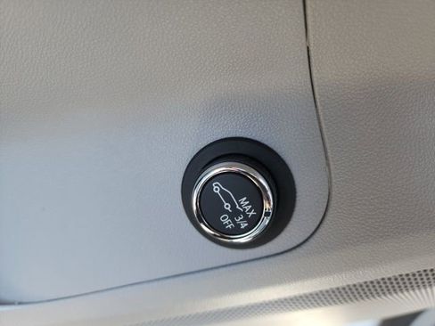 Used 2023 GMC Acadia SLT w/ Technology Package image 25