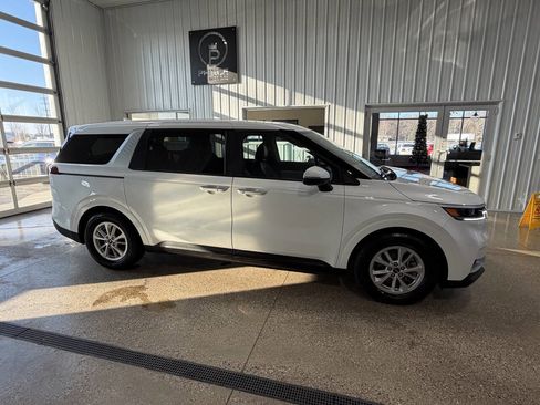 Used 2023 Kia Carnival LX image 43