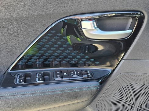 Used 2022 Kia Niro EX Premium w/ Cold Weather Package image 12