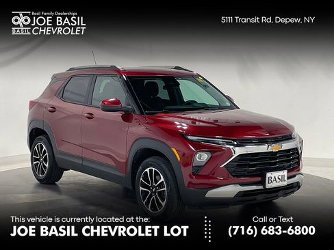 Used 2024 Chevrolet TrailBlazer LT w/ Driver Confidence Package AWD/4WD image 1