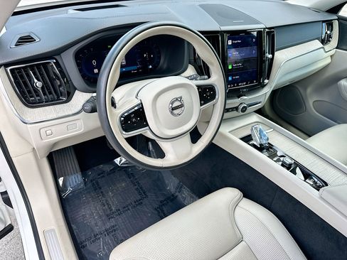 Used 2022 Volvo XC60 B5 Inscription w/ Advanced Package image 9