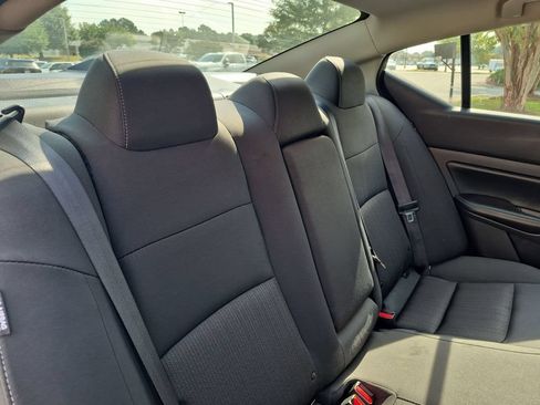Used 2025 Nissan Altima 2.5 SV FWD image 31