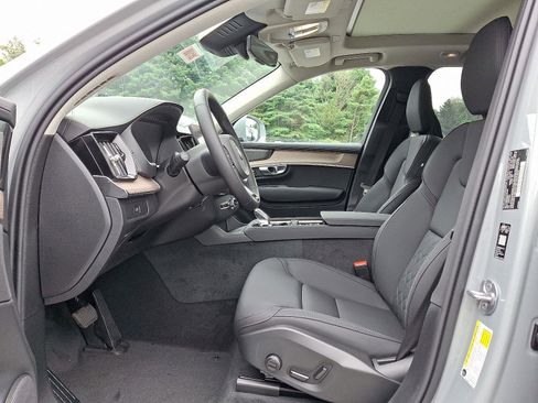 Used 2026 Volvo XC90 B6 Plus w/ Protection Package Premier AWD/4WD image 9