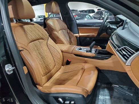 Used 2022 BMW ALPINA B7 xDrive image 14