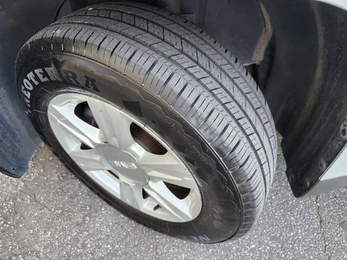 Used 2015 GMC Terrain SLE FWD image 19