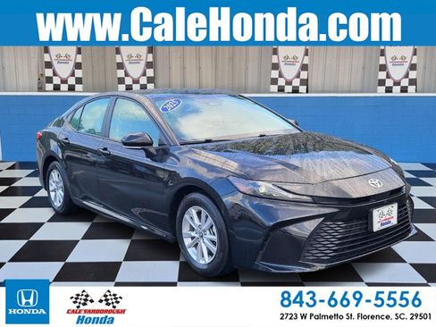 Used 2025 Toyota Camry LE image 1