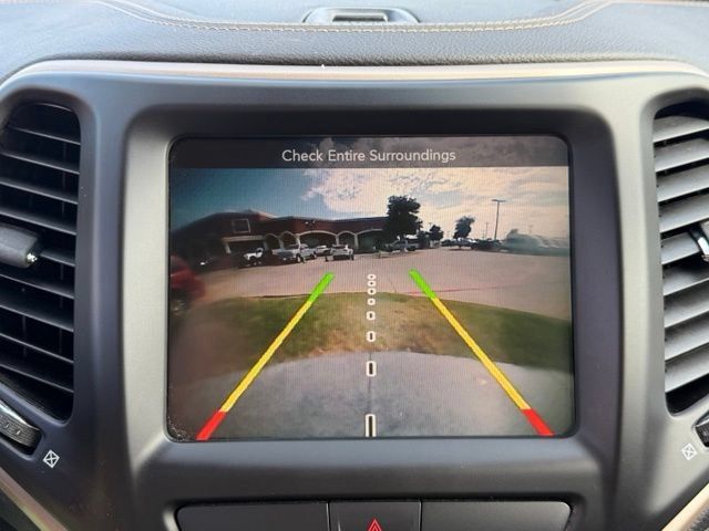 Used 2017 Jeep Cherokee Latitude w/ True North Edition AWD/4WD image 19