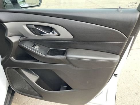 Used 2023 Chevrolet Traverse LT FWD image 16