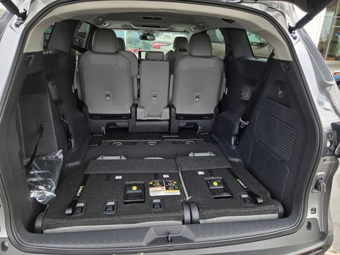 Certified 2026 Toyota Sienna XLE FWD image 27