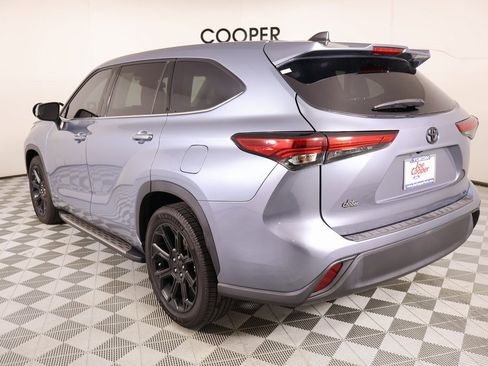 Used 2022 Toyota Highlander LE image 22