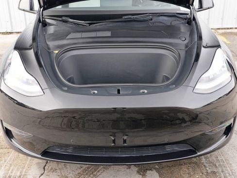 Used 2021 Tesla Model Y Long Range image 8