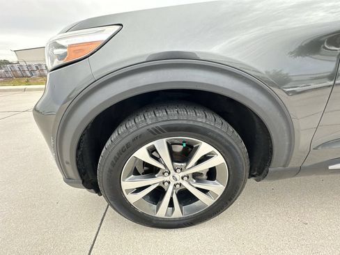 Used 2020 Ford Explorer Platinum w/ Premium Technology Package AWD/4WD image 34